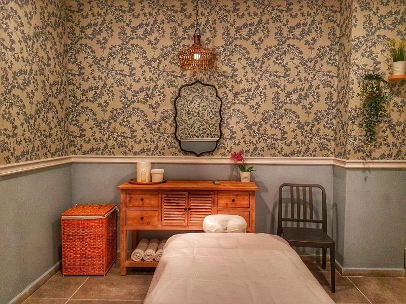 חבילת פינוק מושלמת 90 דק' עיסוי משולב: גוף, קרקפת וכפות רגליים+60 דק' שהייה בחדר פרטי עם ג'קוזי - 1 חבילת פינוק מושלמת 90 דק' עיסוי משולב: גוף, קרקפת וכפות רגליים+60 דק' שהייה בחדר פרטי עם ג'קוזי - 1