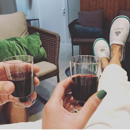 55 דק' עיסוי + 30 דק' אמבט שמנים + 15 דק' פדיקור דגים + שימוש חופשי במתקנים + ארוחת בוקר - 1 55 דק' עיסוי + 30 דק' אמבט שמנים + 15 דק' פדיקור דגים + שימוש חופשי במתקנים + ארוחת בוקר - 1