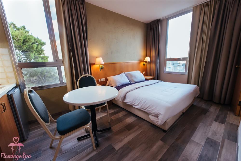 ספא אישי ל-4 שעות: 90 דק' עיסוי +  שימוש חופשי באמבט שמנים ובשאר המתקנים + ארוחת ערב  - 1 ספא אישי ל-4 שעות: 90 דק' עיסוי +  שימוש חופשי באמבט שמנים ובשאר המתקנים + ארוחת ערב  - 1