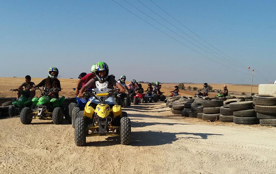 טיול טרקטורונים ושהייה בתוך צימר פרטים עם ג'קוזי - 1 טיול טרקטורונים ושהייה בתוך צימר פרטים עם ג'קוזי - 1