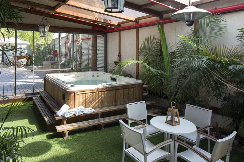 50 דקות עיסוי + לינה + שימוש במתקנים + ארוחת בוקר - 1 50 דקות עיסוי + לינה + שימוש במתקנים + ארוחת בוקר - 1