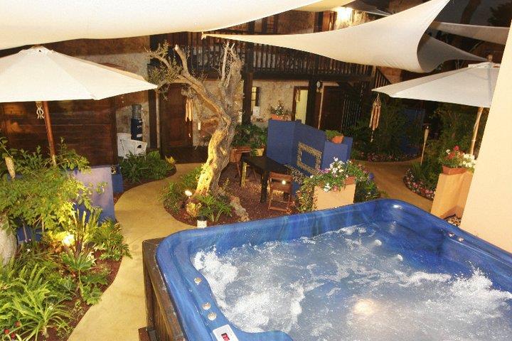 3 שעות בסוויטה+50 דק' עיסוי+ג'קוזי פרטי בסוויטה+פינוקים - 1 3 שעות בסוויטה+50 דק' עיסוי+ג'קוזי פרטי בסוויטה+פינוקים - 1